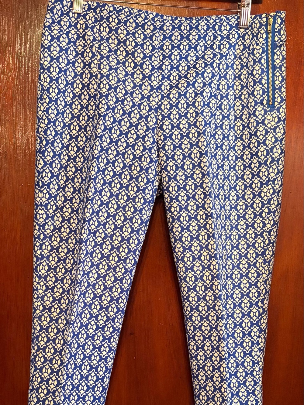Saks Fifth Avenue Blue and White Geometric Print women’s Pants
